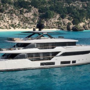 CUSTOM LINE NAVETTA 38m.